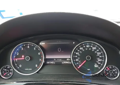 2015 Volkswagen Touareg V6 Sport z USA, uszkodzony, nr VIN WVGEF9BP3FD002261